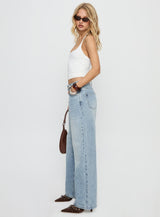 Serenitia Mid Rise Straight Leg Jeans Light Wash